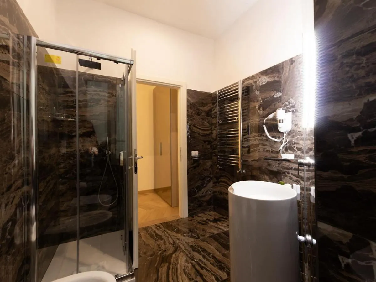 The Best Rent - Elegant Five-Bedrooms Apartment Near Colosseo Rome