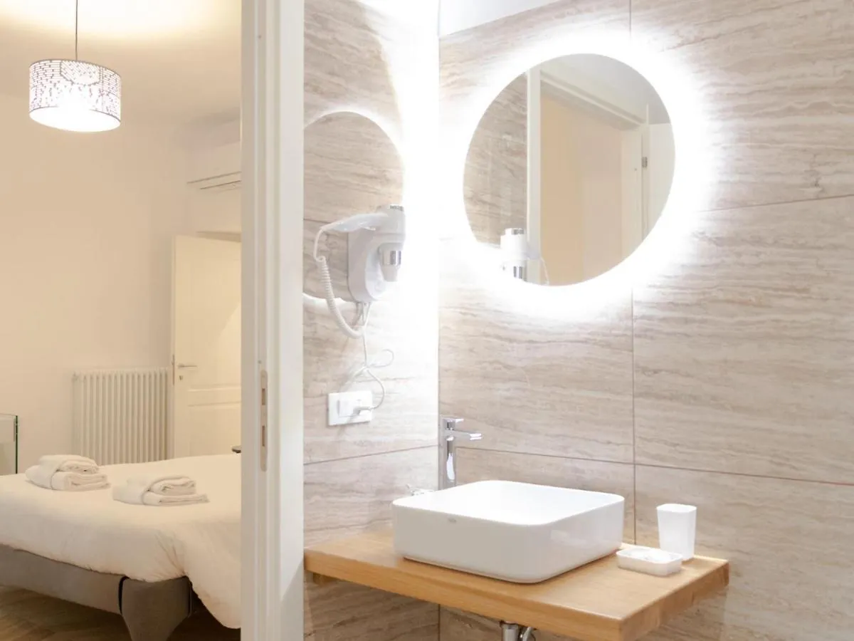 The Best Rent - Elegant Five-Bedrooms Apartment Near Colosseo Rome 0*,