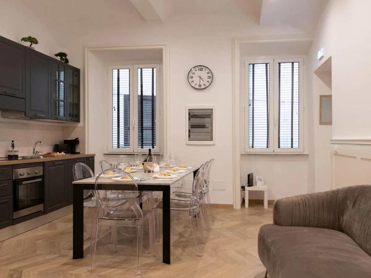 The Best Rent - Elegant Five-Bedrooms Apartment Near Colosseo Rome