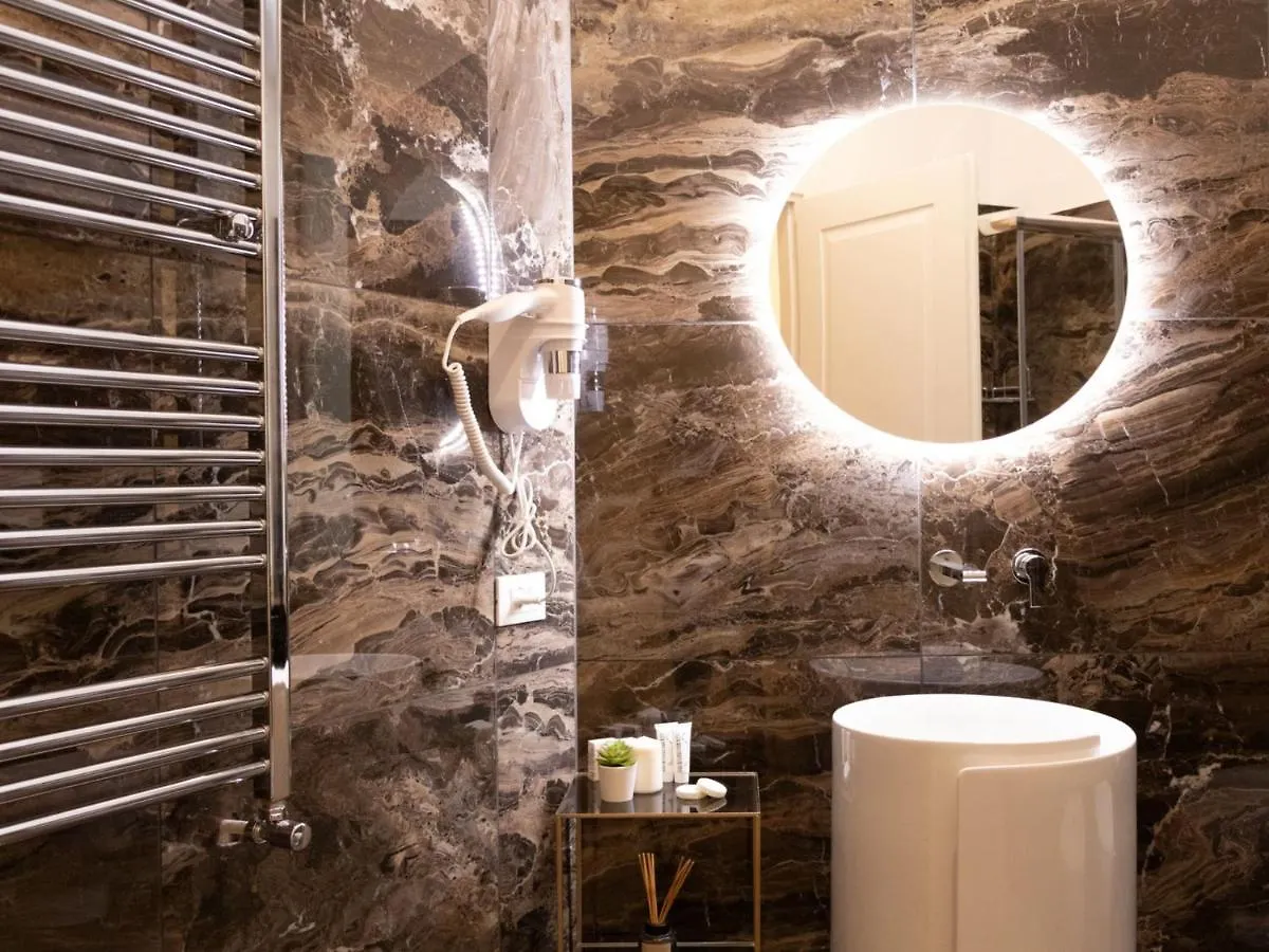 The Best Rent - Elegant Five-Bedrooms Apartment Near Colosseo Rom