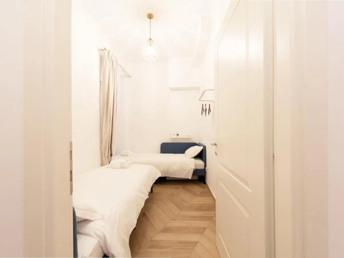 The Best Rent - Elegant Five-Bedrooms Apartment Near Colosseo Rom