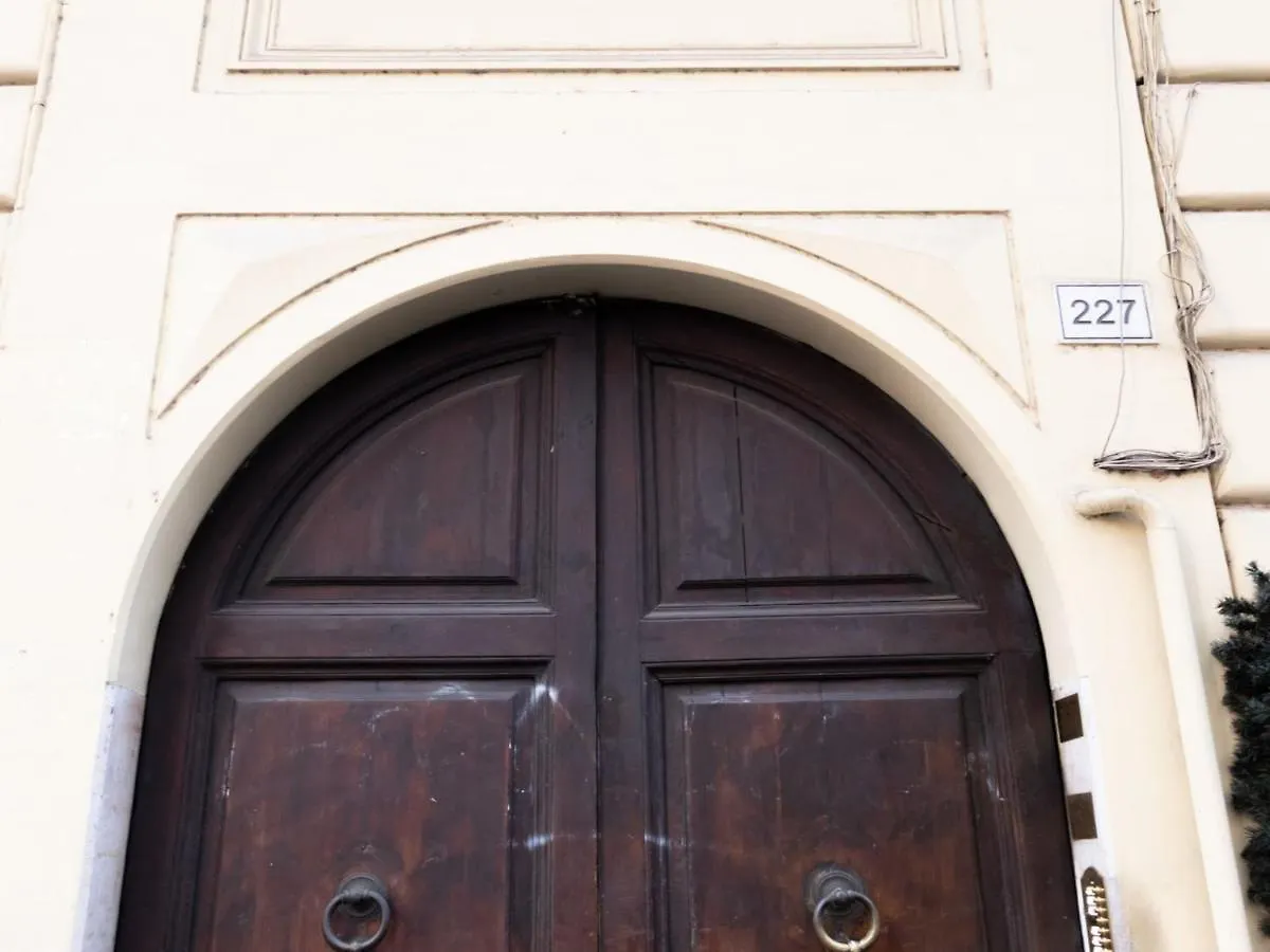 The Best Rent - Elegant Five-Bedrooms Apartment Near Colosseo Rom