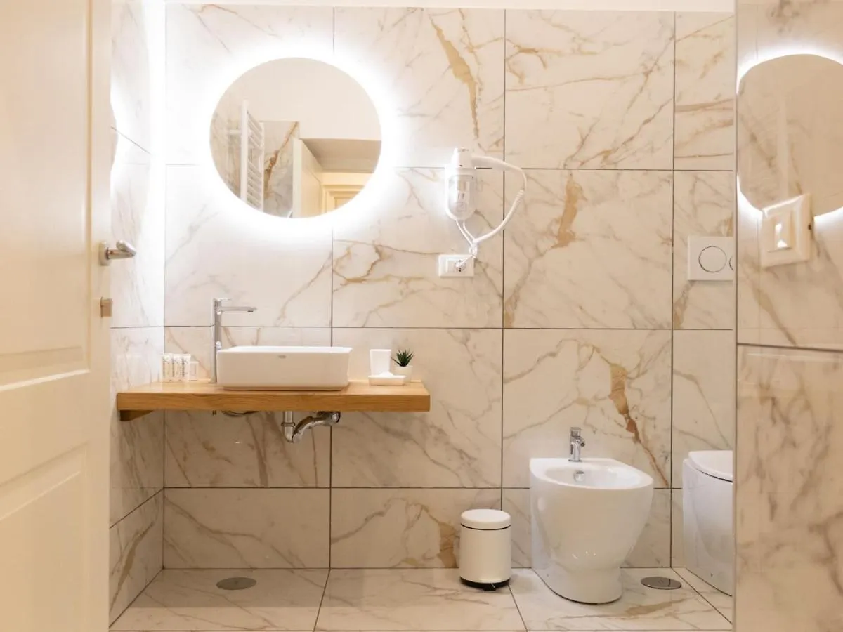 The Best Rent - Elegant Five-Bedrooms Apartment Near Colosseo Rome