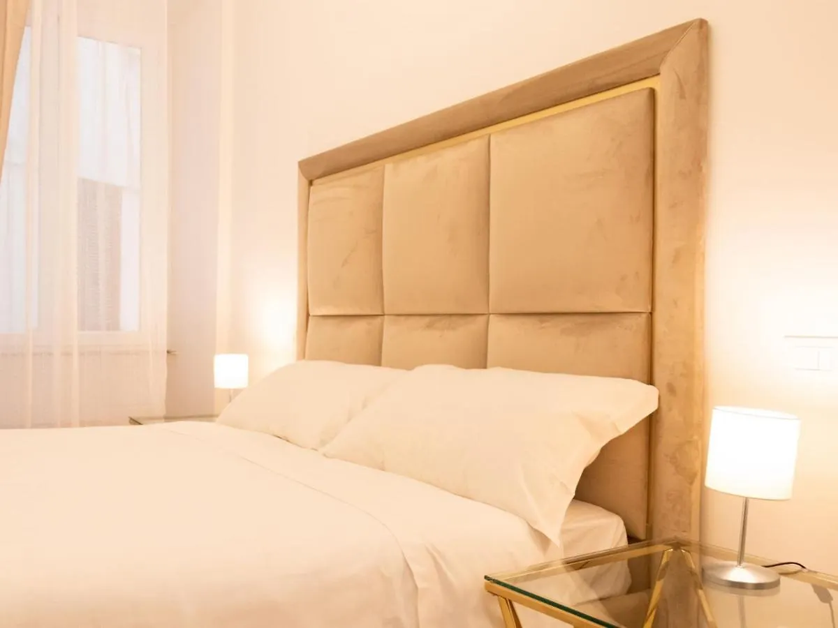 The Best Rent - Elegant Five-Bedrooms Apartment Near Colosseo Rome Italy