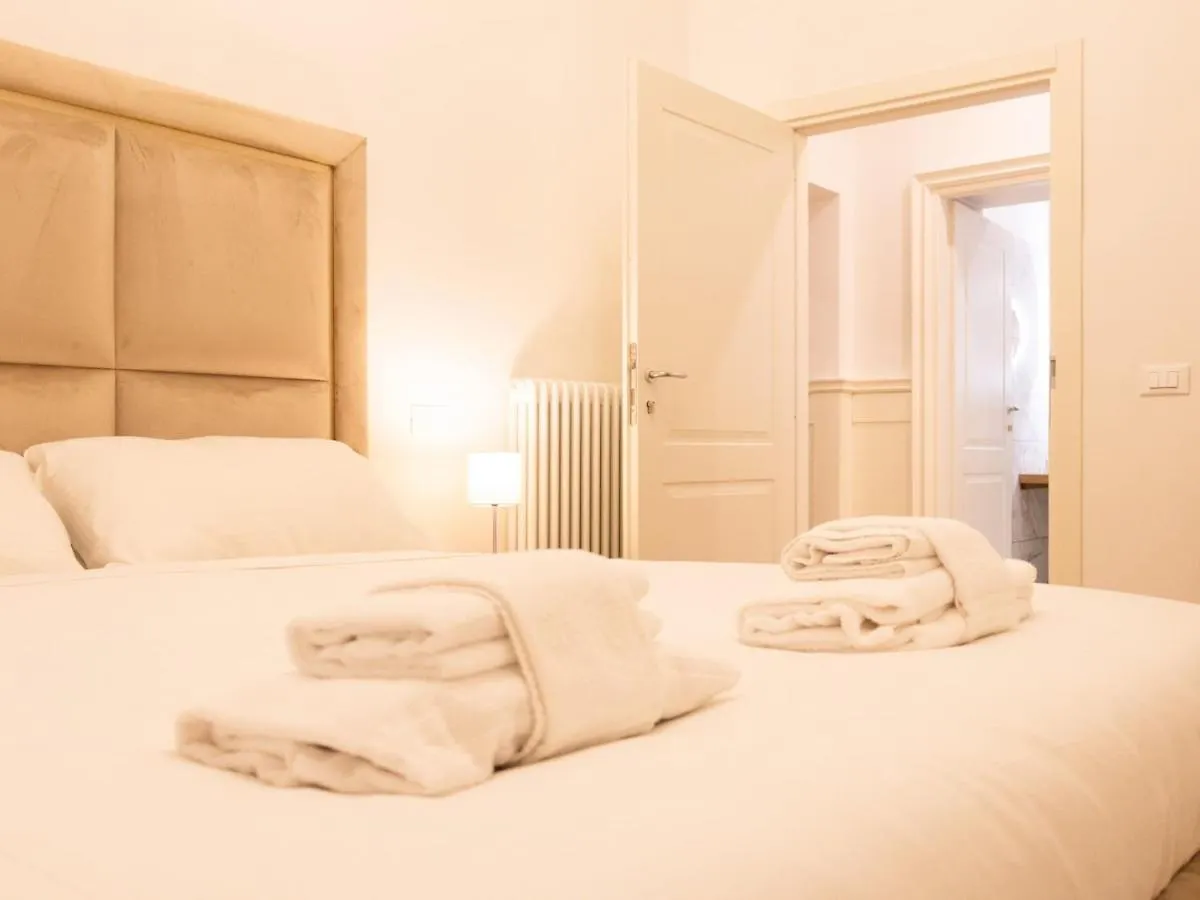 The Best Rent - Elegant Five-Bedrooms Apartment Near Colosseo Rome 0*,  Italy