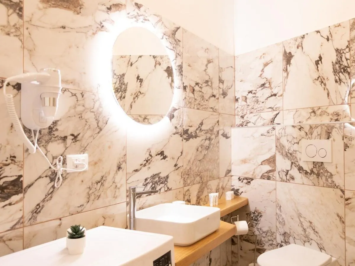 The Best Rent - Elegant Five-Bedrooms Apartment Near Colosseo Rome Italy