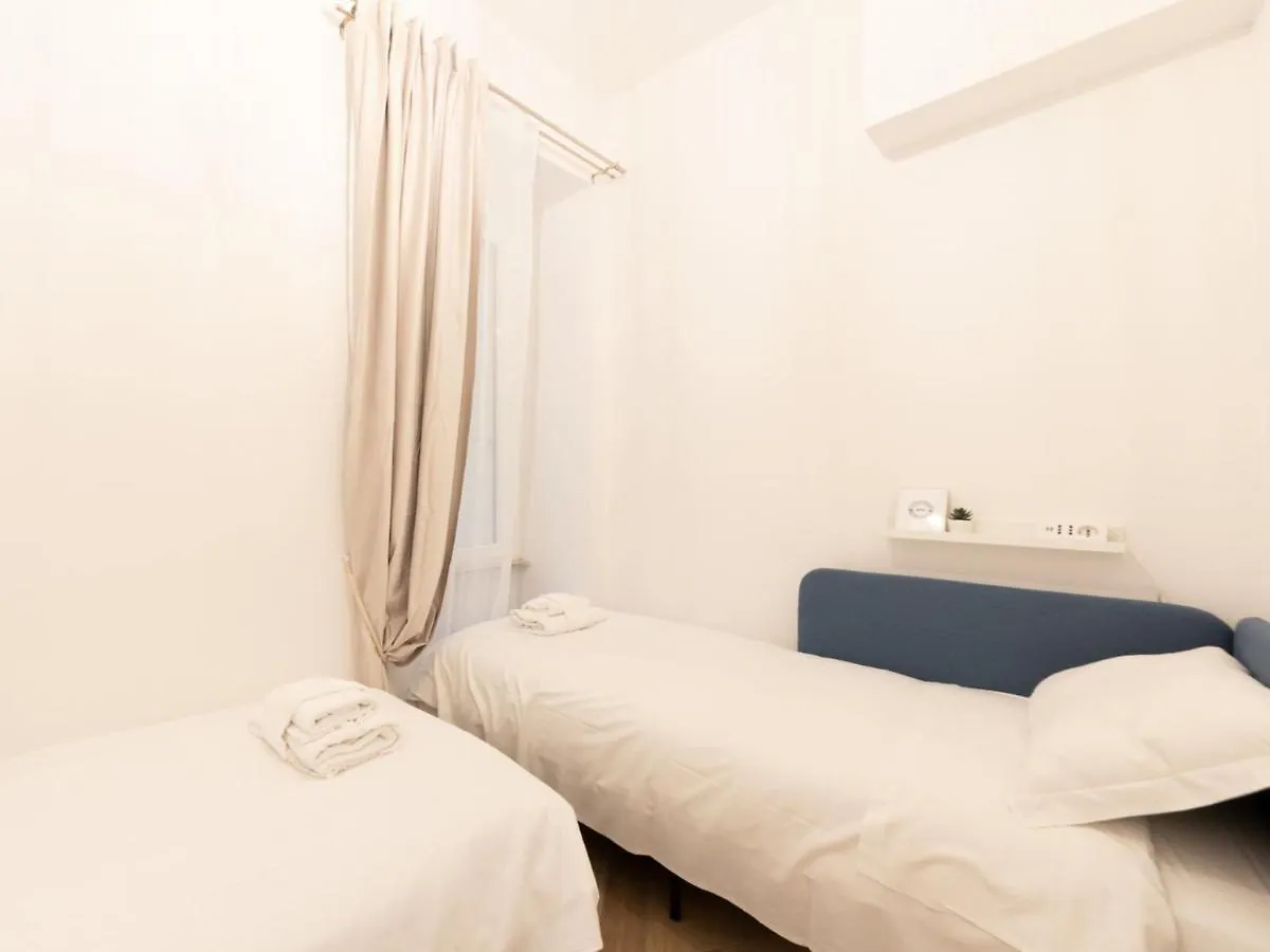 The Best Rent - Elegant Five-Bedrooms Apartment Near Colosseo Rome 0*,  Italy