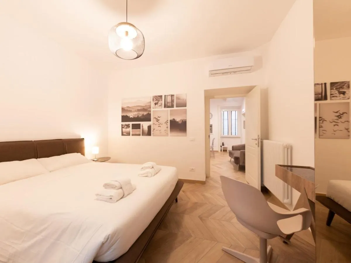 The Best Rent - Elegant Five-Bedrooms Apartment Near Colosseo Rome
