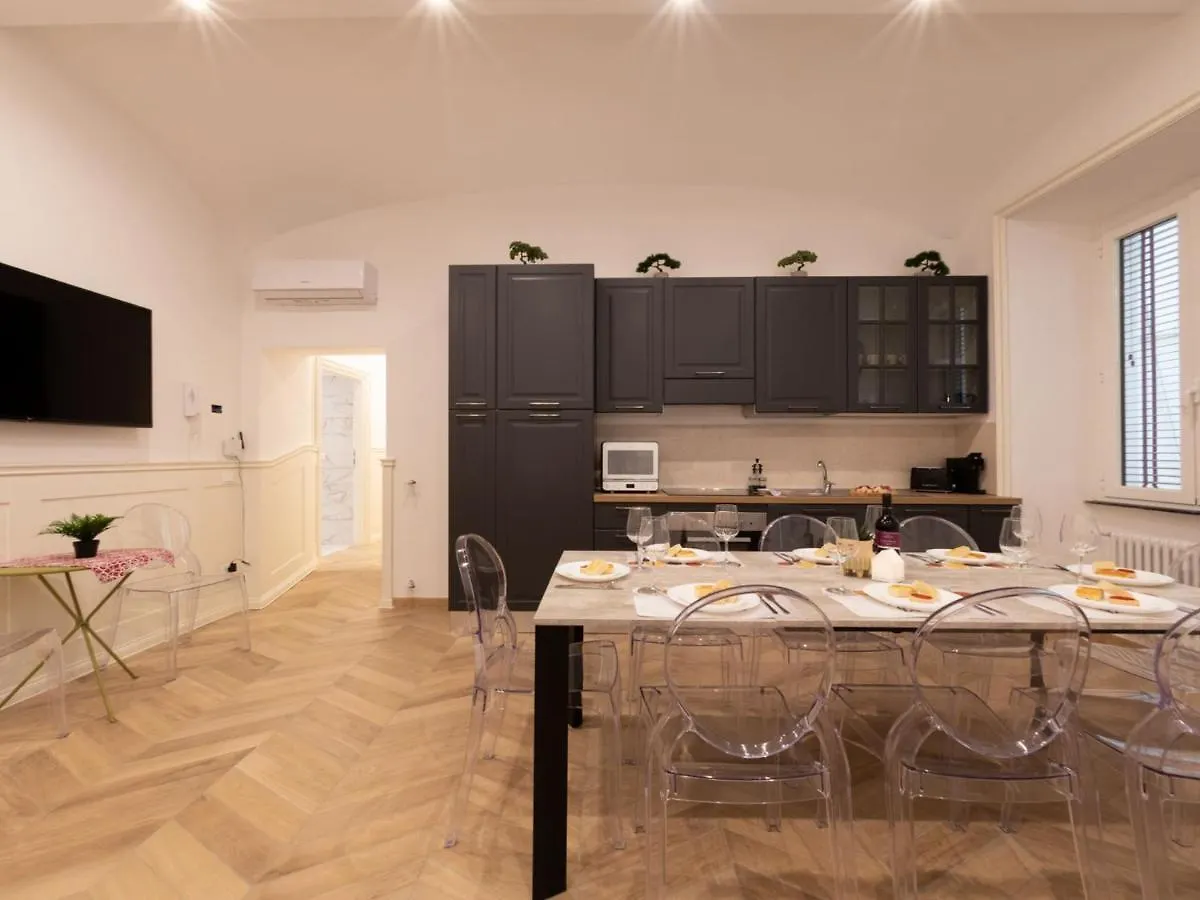 The Best Rent - Elegant Five-Bedrooms Apartment Near Colosseo Rome